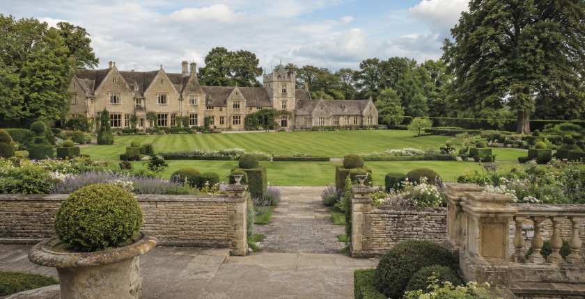 How Estate Gardens Reflect the Character of a Property